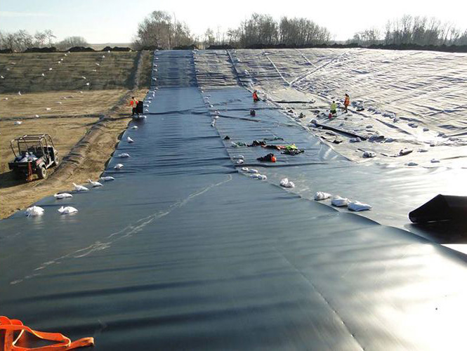 Укладка геомембран