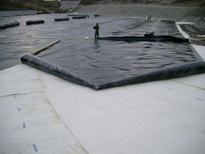 Укладка геомембран